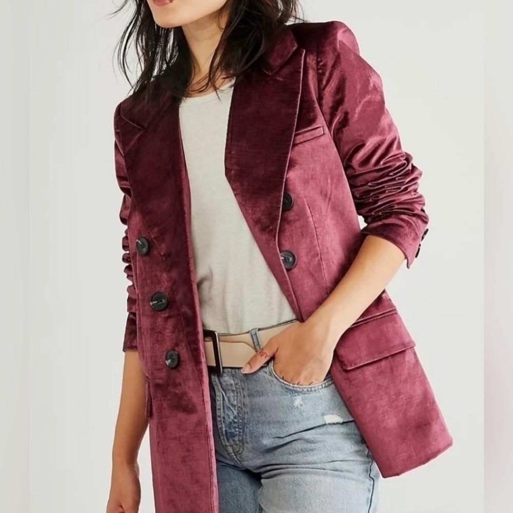 NWT FREE PEOPLE Velvet Ashby Blazer sz. M
Mauve NWT